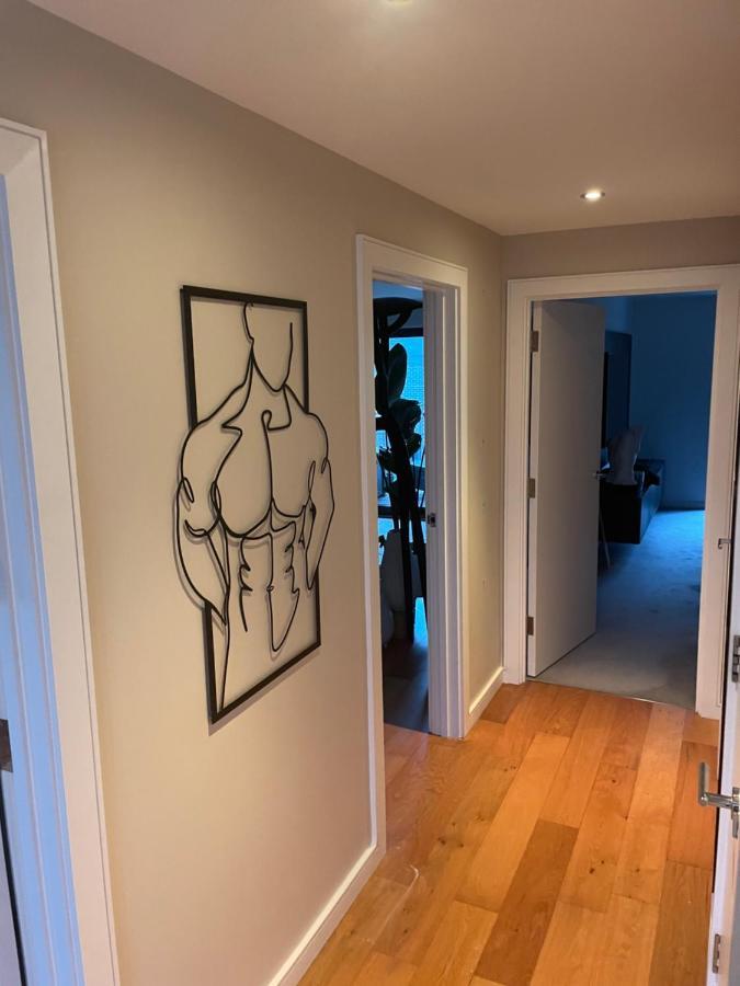Cosy Bedroom In Luxury Apartment Londra Dış mekan fotoğraf