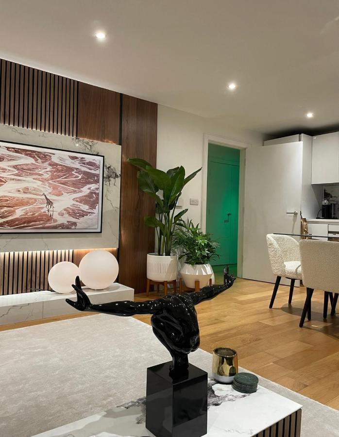 Cosy Bedroom In Luxury Apartment Londra Dış mekan fotoğraf