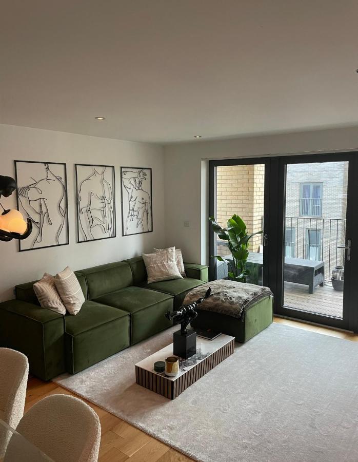 Cosy Bedroom In Luxury Apartment Londra Dış mekan fotoğraf
